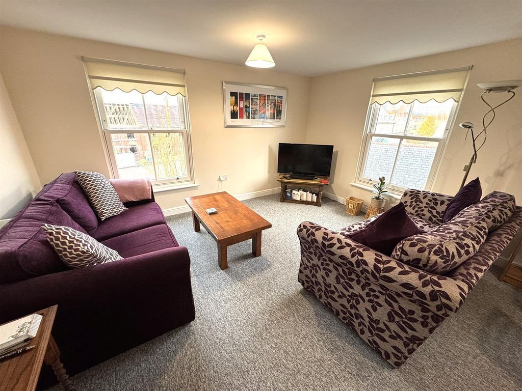 Property photo 2 of 11 Living Room