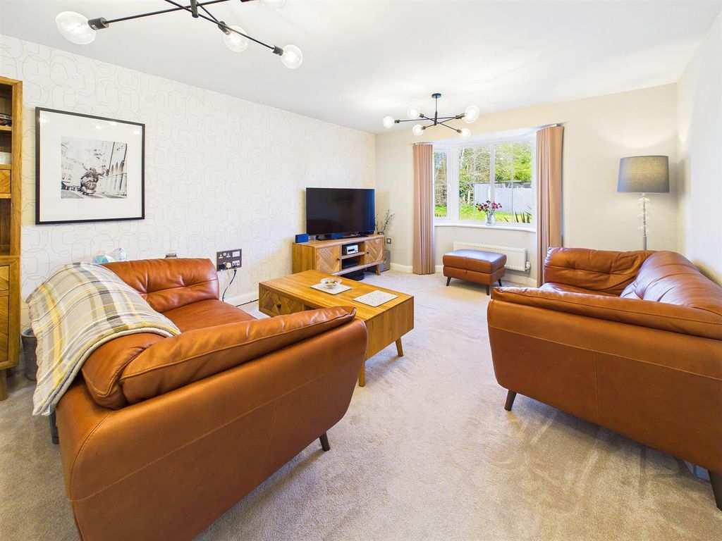 Property photo 2 of 23 Lounge