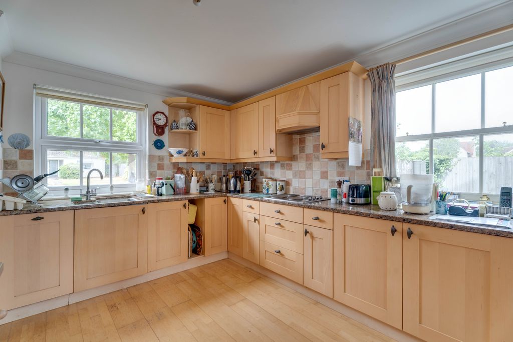 Property photo 3 of 12