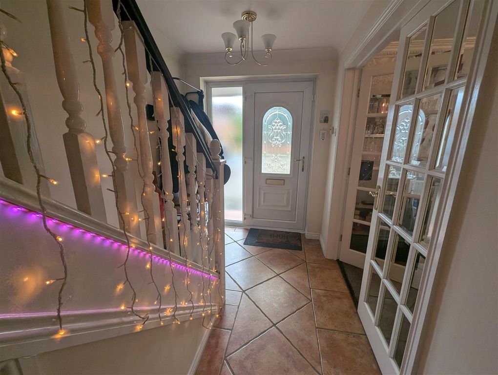 Property photo 2 of 16 Entrance Hall
