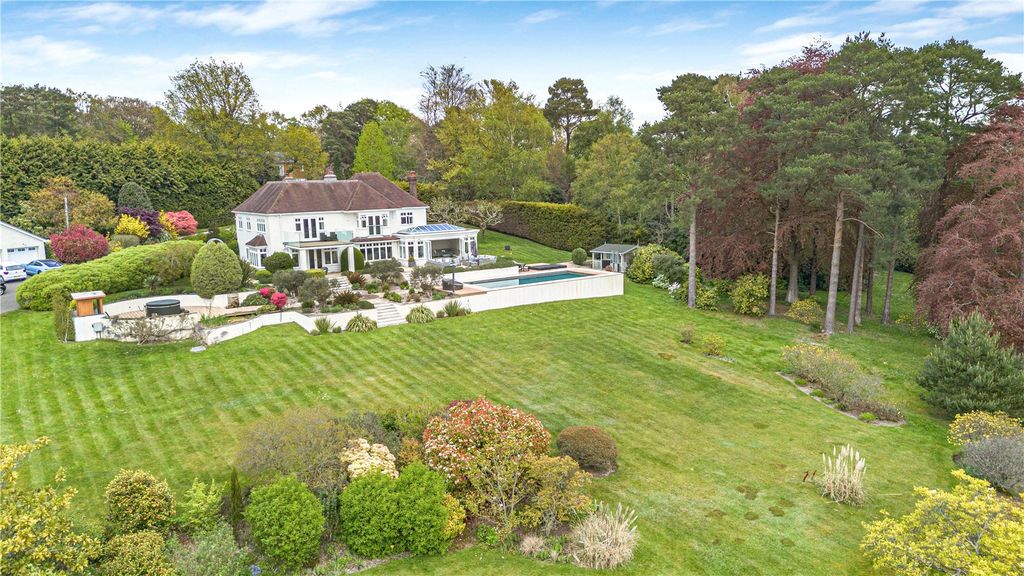 Property photo 2 of 42 Landscaped Gardens