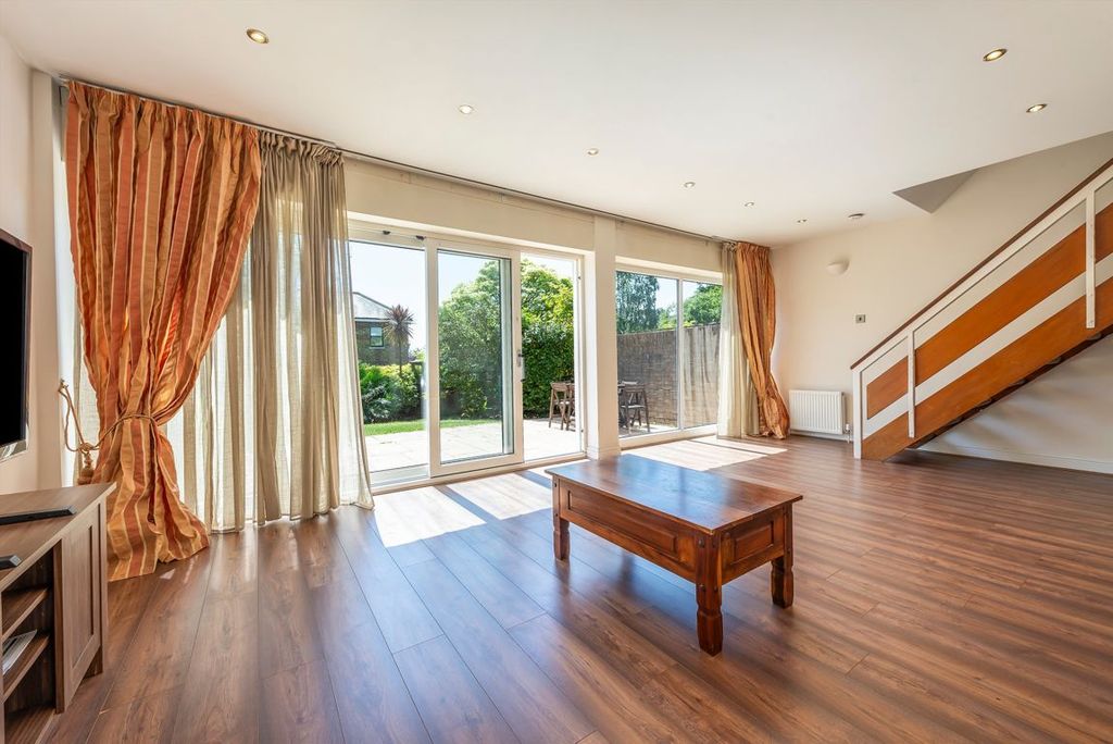 Property photo 2 of 7