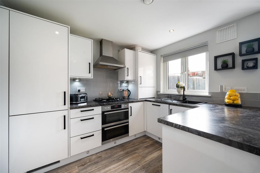 Property photo 3 of 17 Blackchapelroad64_016.Jpg