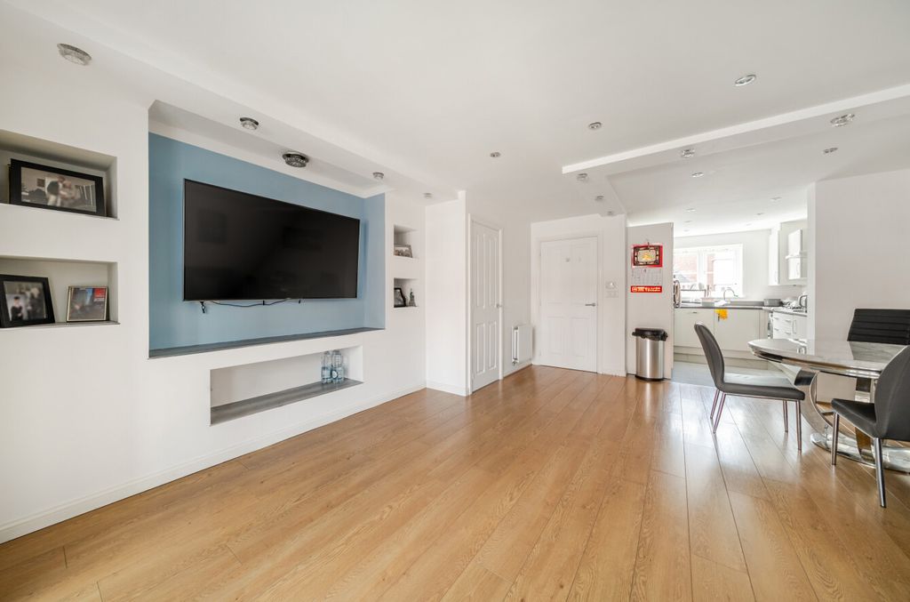 Property photo 3 of 21 1441134-11-69E0Ca...