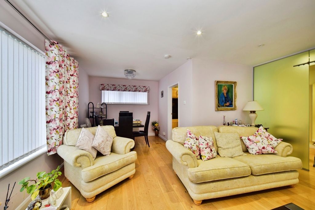 Property photo 2 of 14 Pbox-Img.Jpg