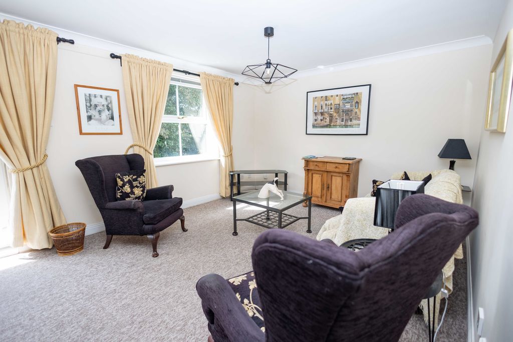 Property photo 2 of 19 Jt3A9915