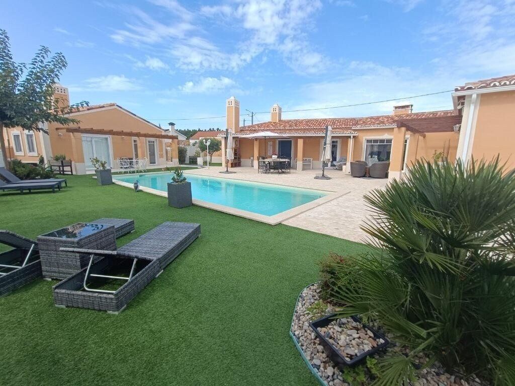 Property photo 1 of 42 Contemporary Single-Story Villa · Pool · Jacuzzi