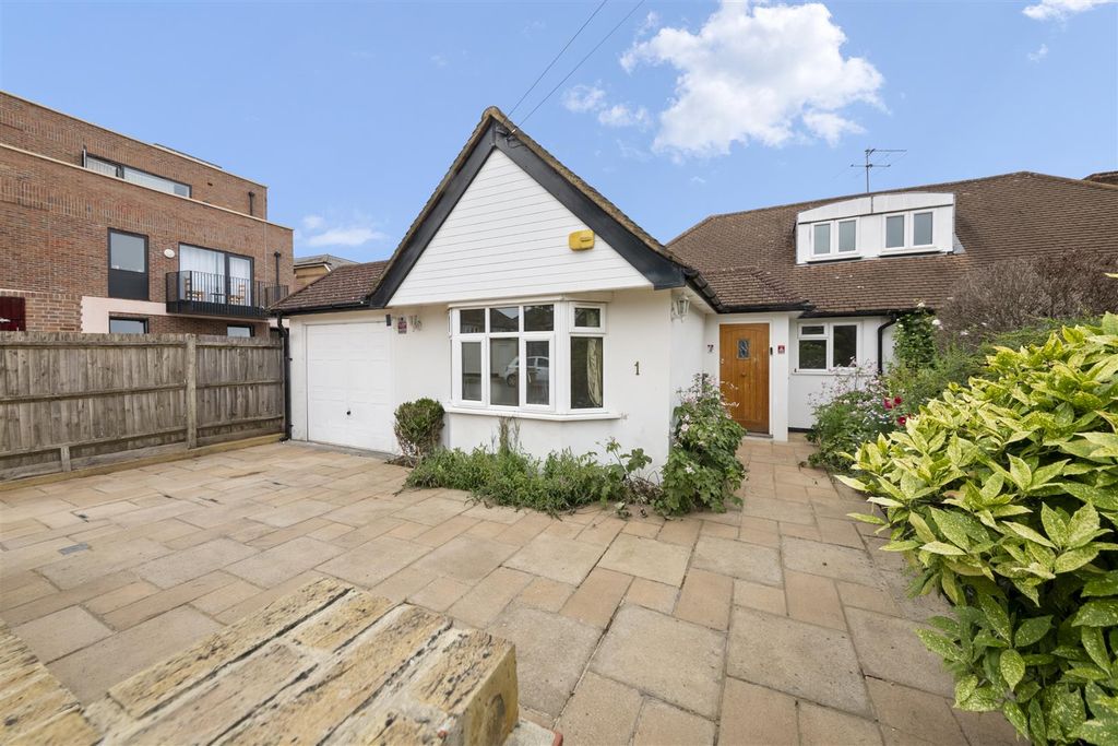 Property photo 1 of 18