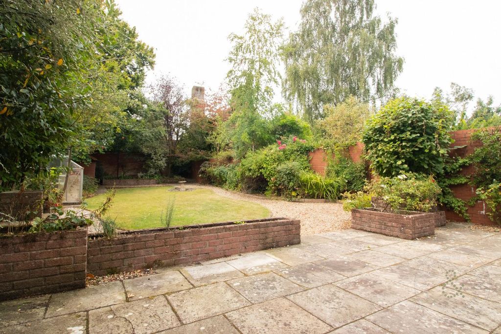 Property photo 2 of 22 The Avenue-04.Jpg