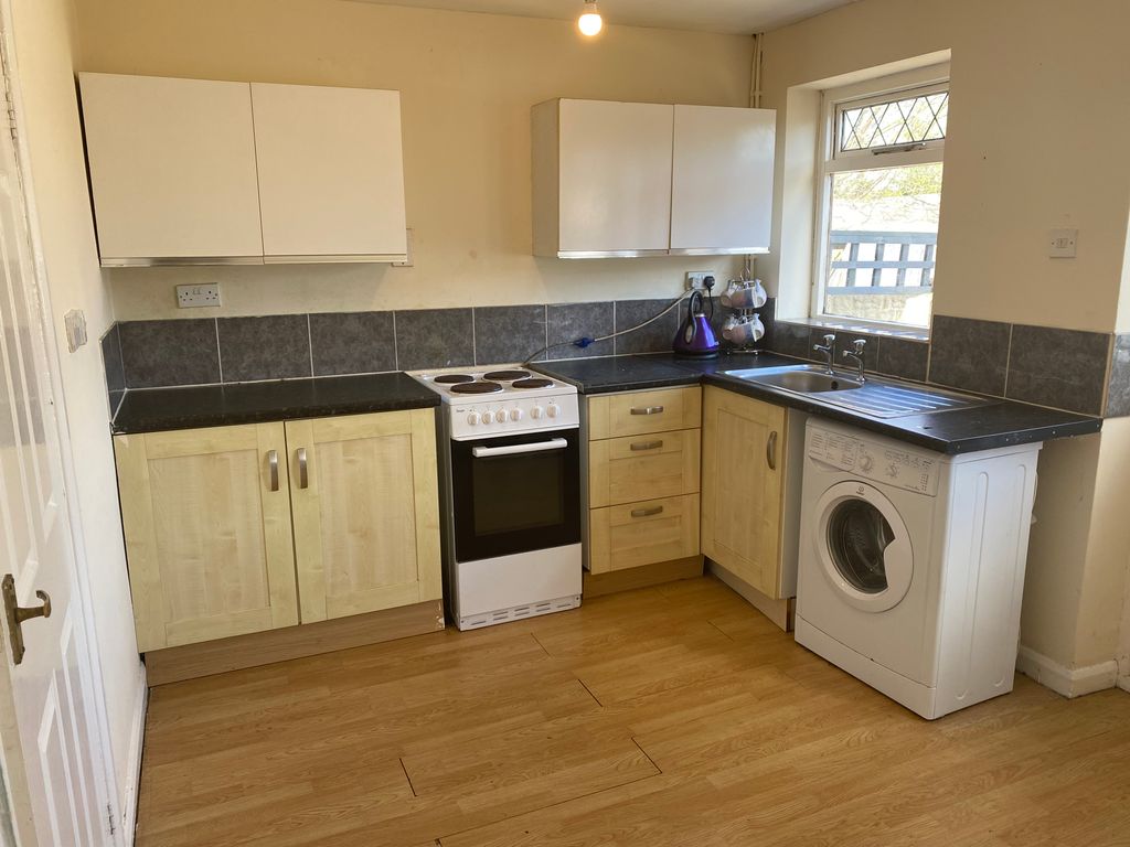 Property photo 2 of 14 Kitchen
