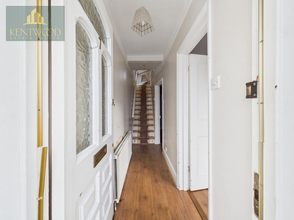 Property photo 2 of 15 Hallway