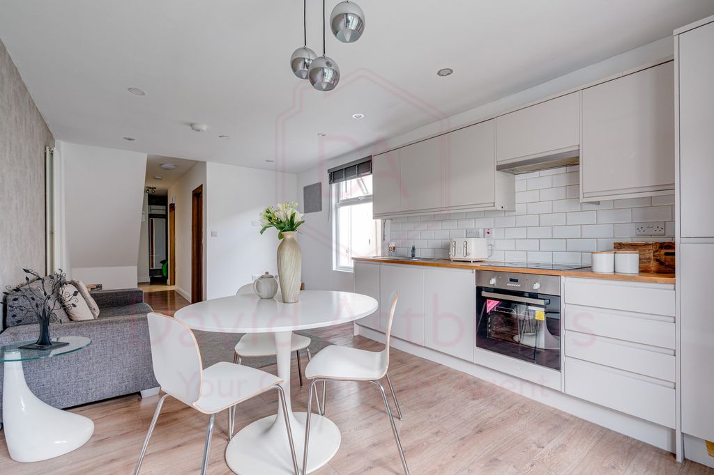 Property photo 1 of 9 Img_43578_9_Original