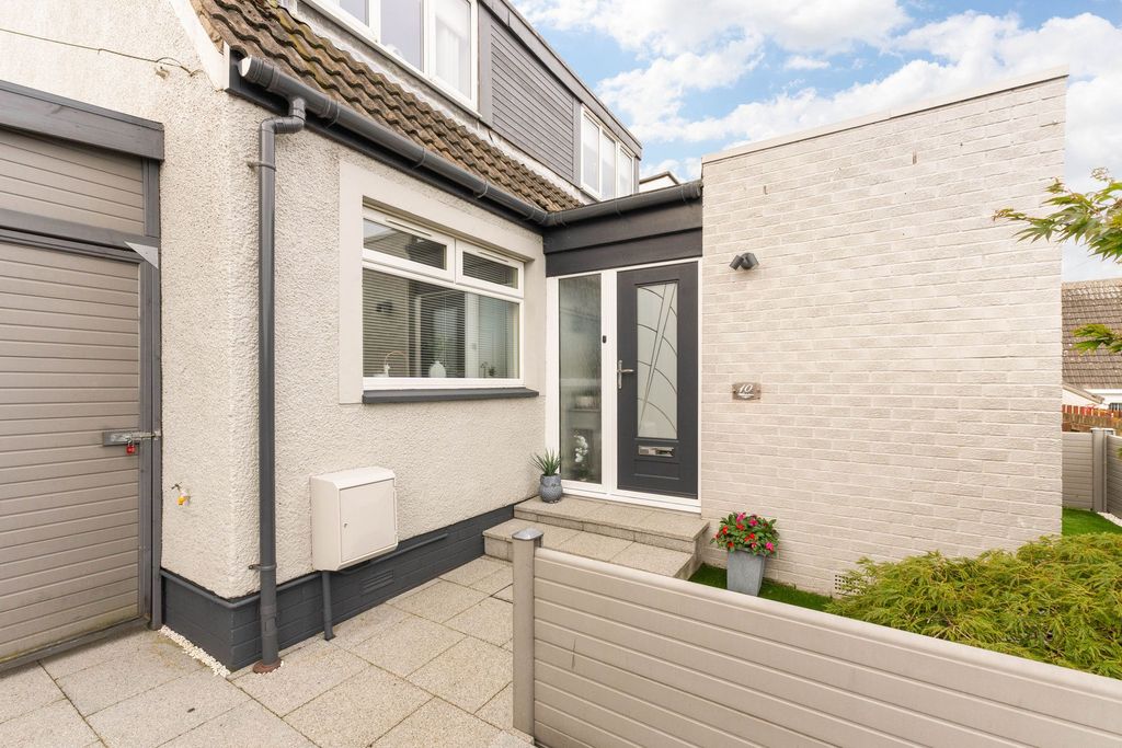 Property photo 2 of 22