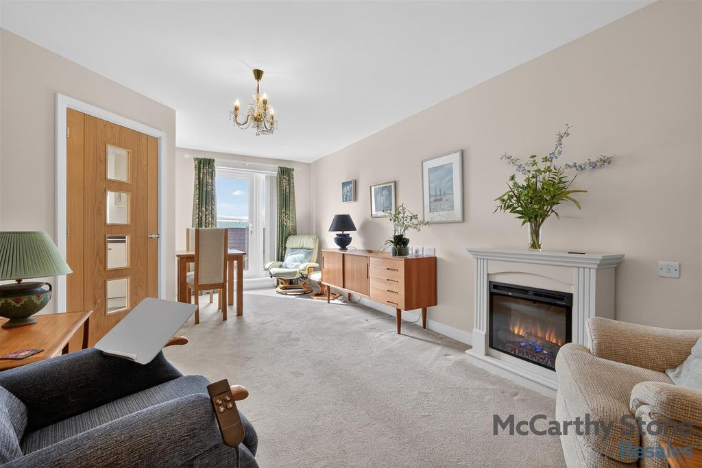 Property photo 2 of 22 8685658-Interior03.Jpg