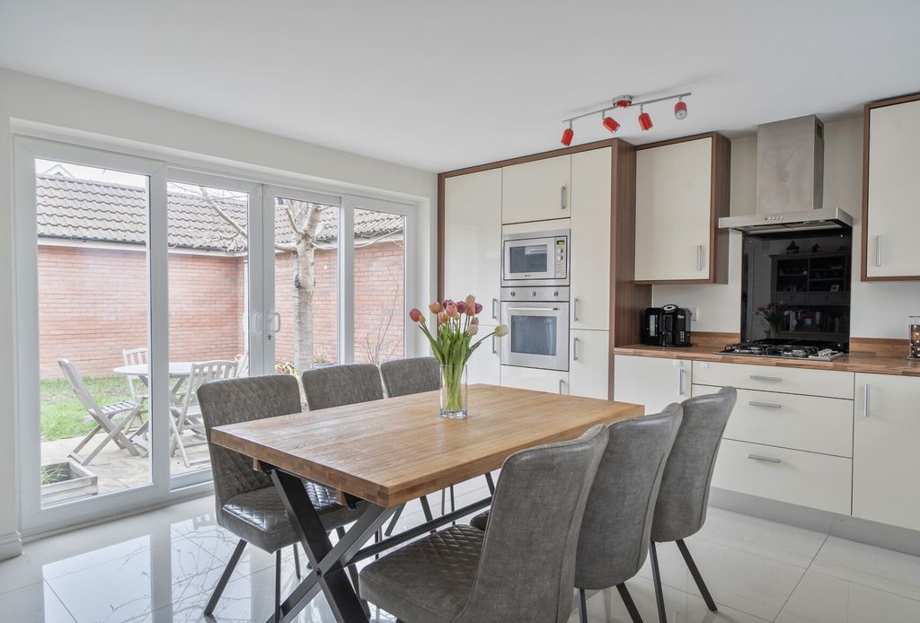 Property photo 3 of 23 1421869-20-69Ab17...