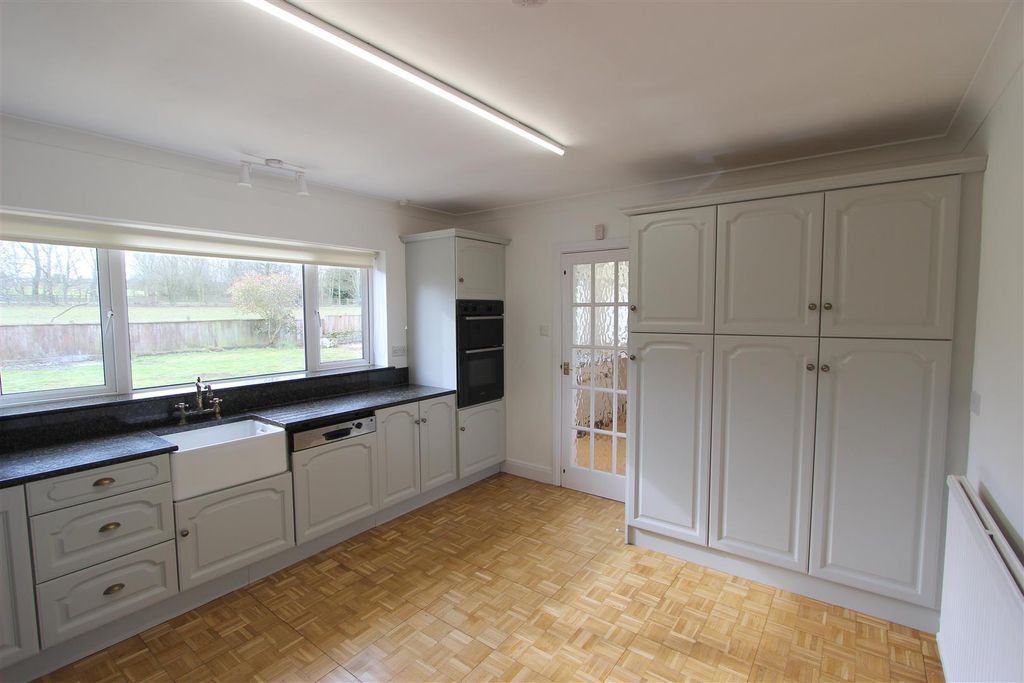 Property photo 3 of 26 Kitchen