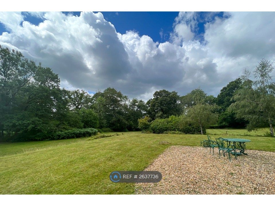 Property photo 3 of 10 Communal Gardens