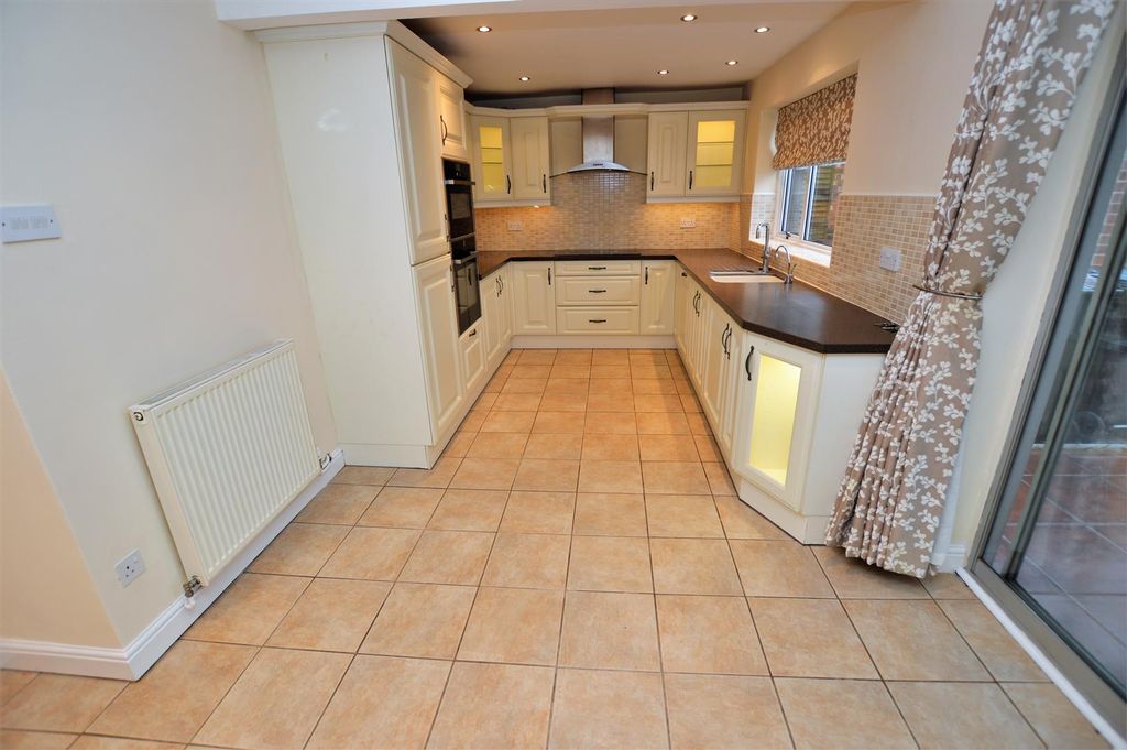 Property photo 3 of 10 Kitchen-Diner