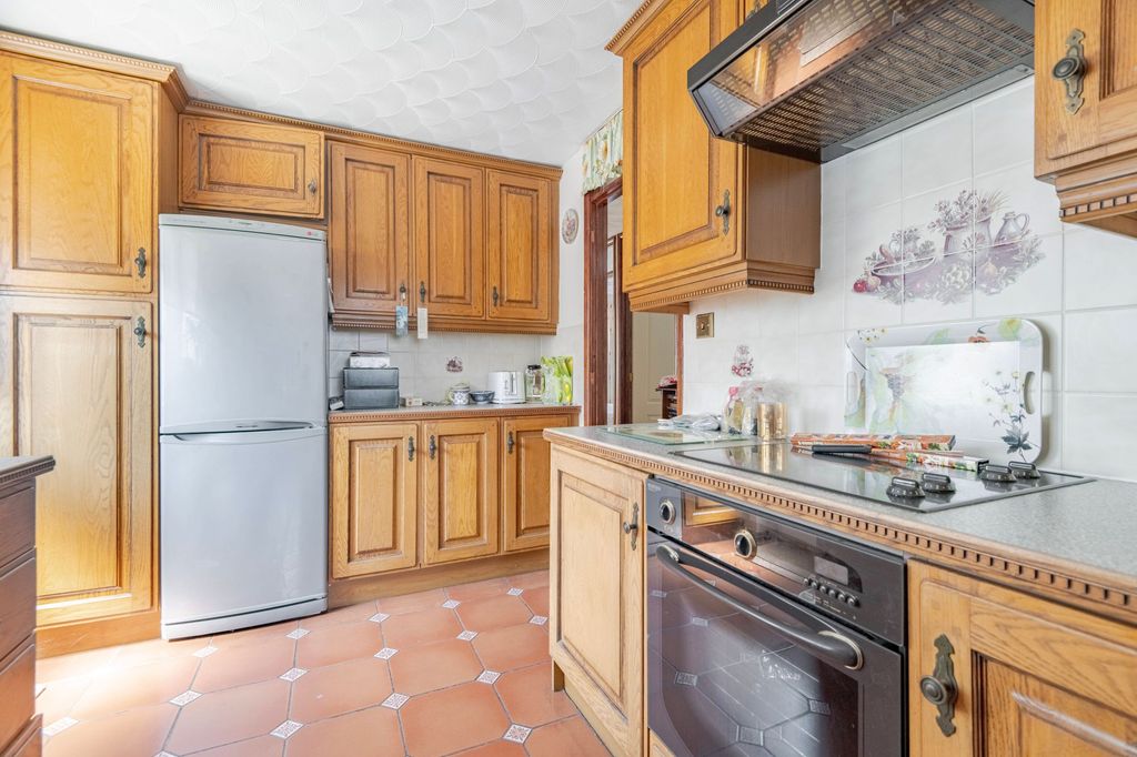 Property photo 3 of 13