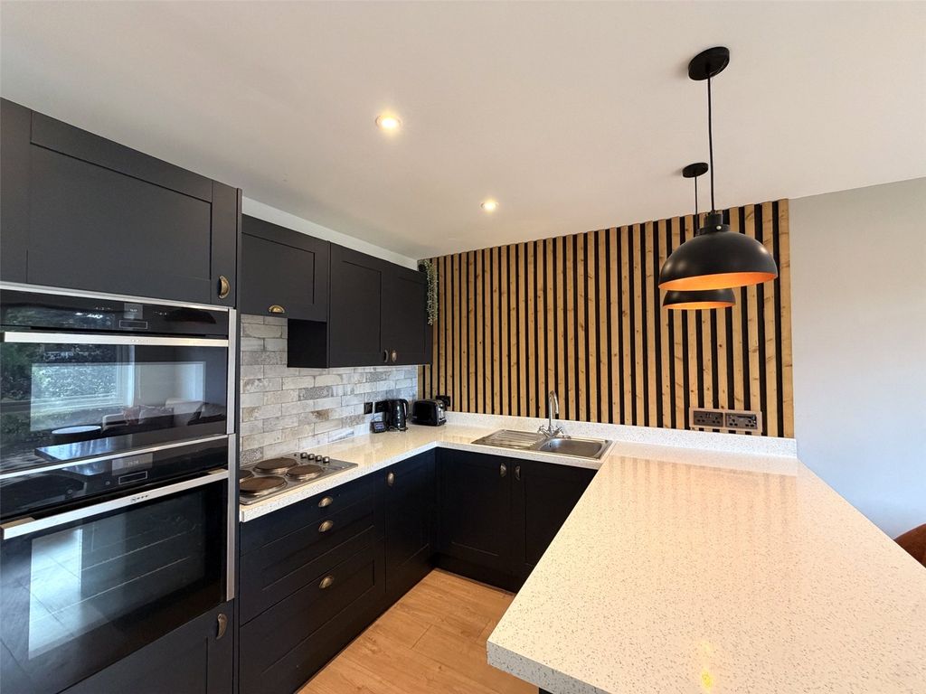 Property photo 3 of 18 Kitchen
