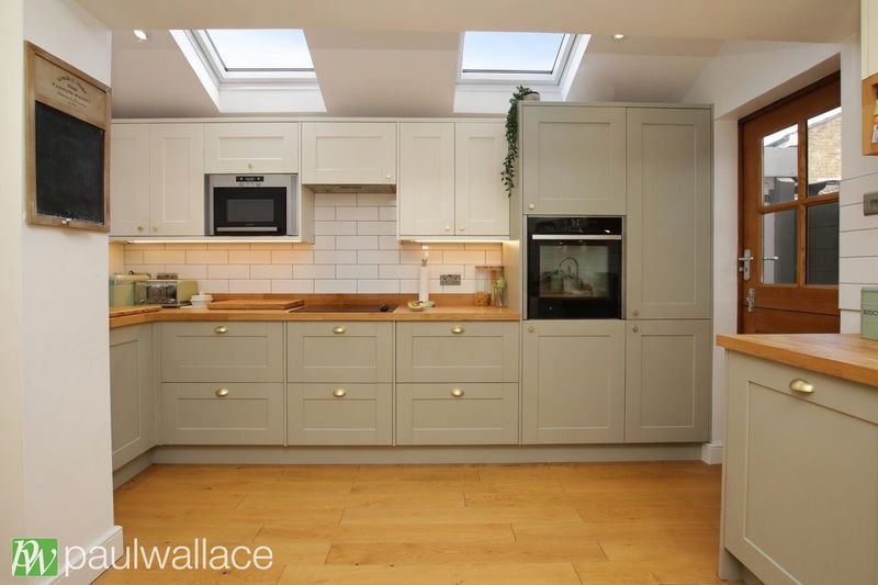 Property photo 3 of 17 Kitchen