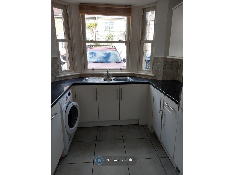 Property photo 3 of 35 Kitchen Bay End