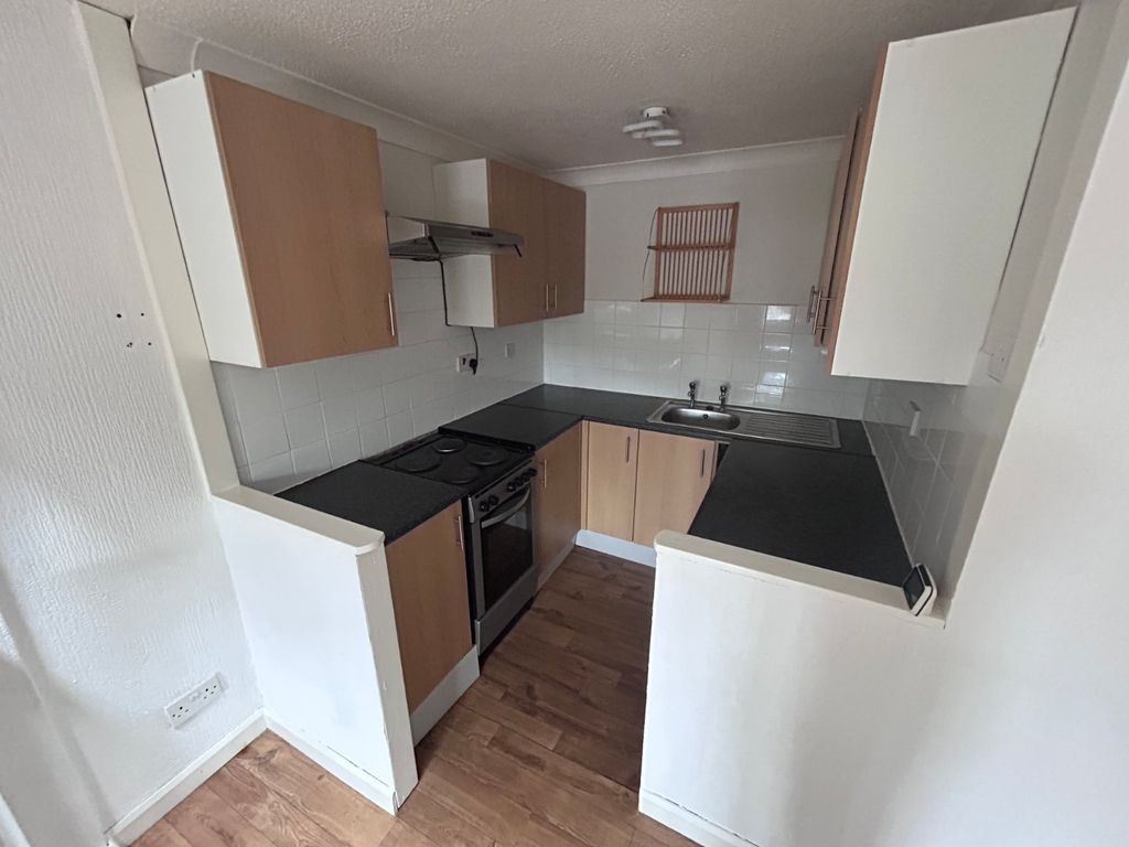 Property photo 3 of 7 Kitchen