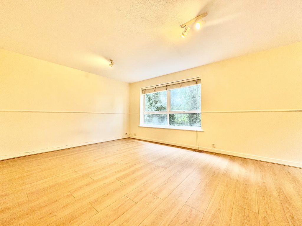 Property photo 3 of 9 Bedroom