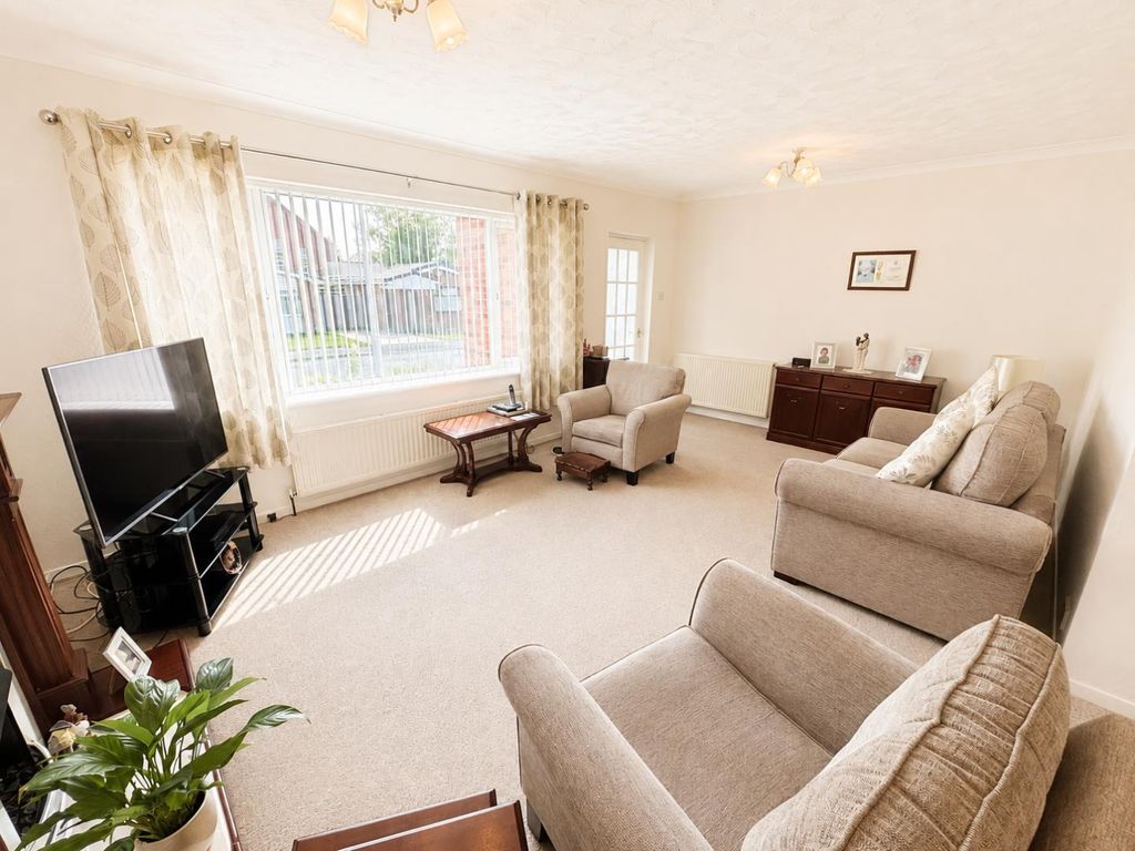 Property photo 2 of 20 Open Plan Through Lounge