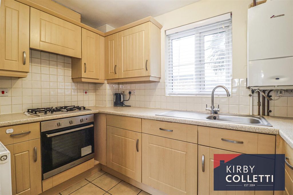 Property photo 2 of 10 Kitchen