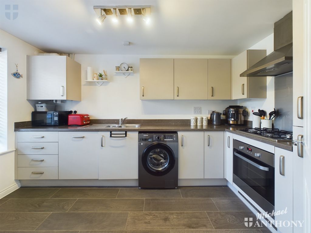 Property photo 2 of 15 Cam03852G0-Pr0112-Still010