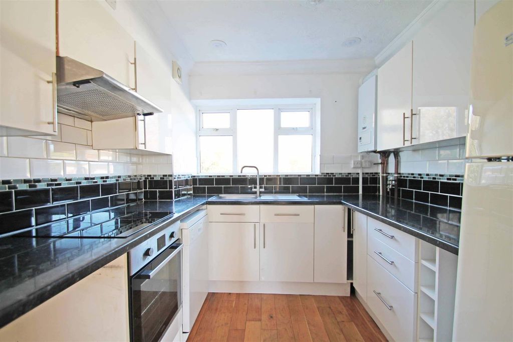 Property photo 3 of 12 Kitchen