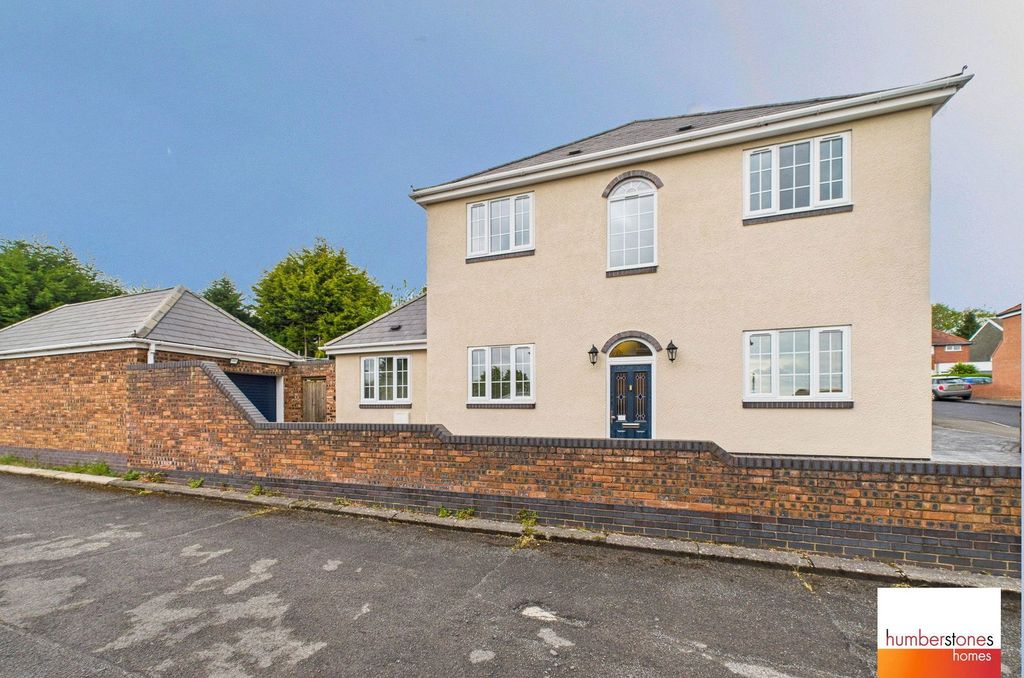 Property photo 1 of 32