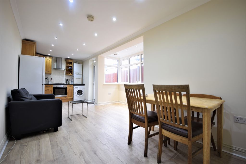 Property photo 3 of 10 Photo 5