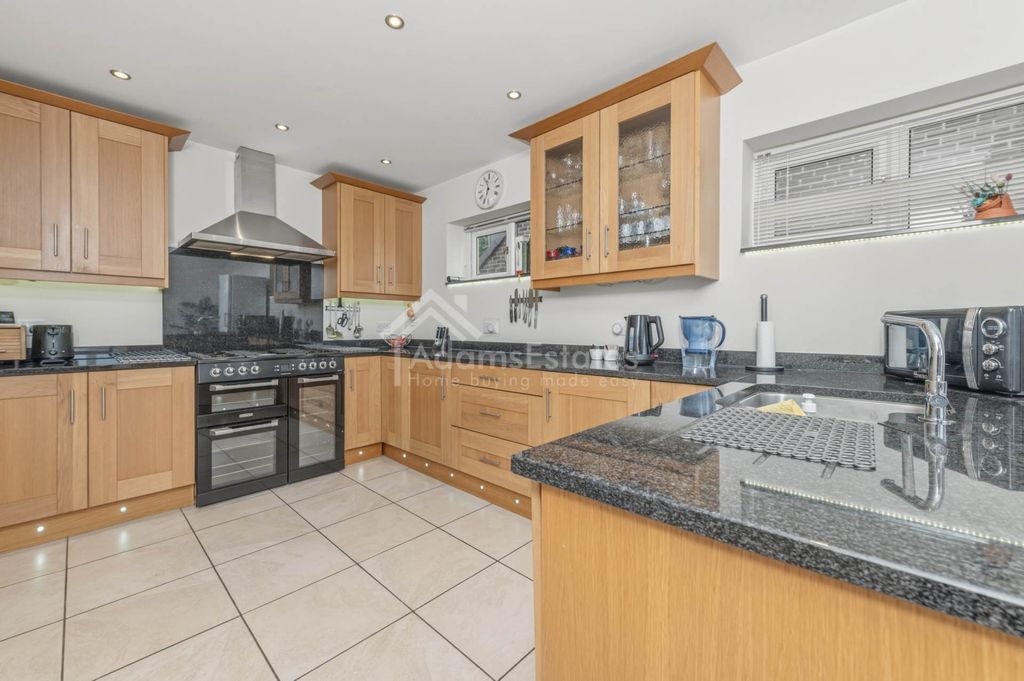 Additional image 5 of 4 bed detached house for saleBriestfield Road, Dewsbury WF12