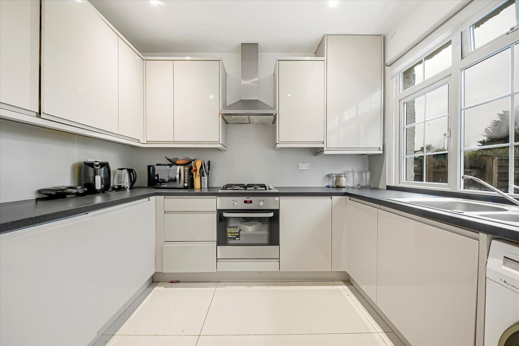 Property photo 3 of 19 Image