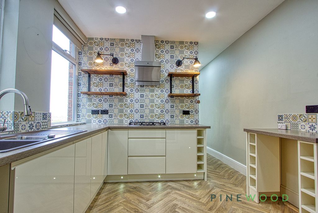 Property photo 3 of 21 Kitchen