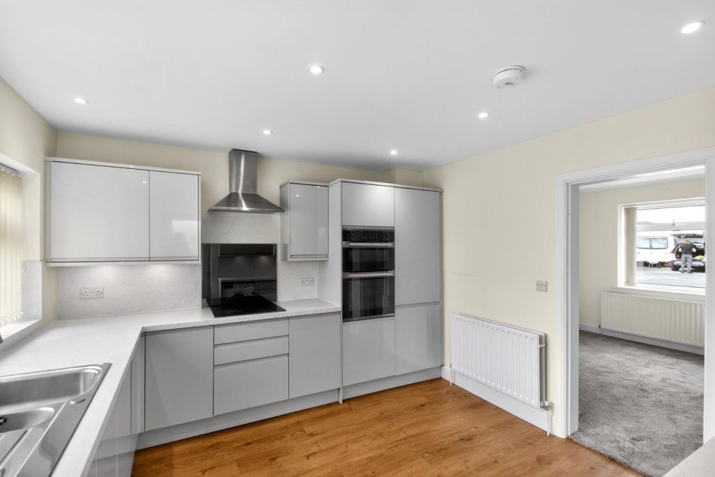 Property photo 2 of 17 7Laburnumgrove-4.Jpg