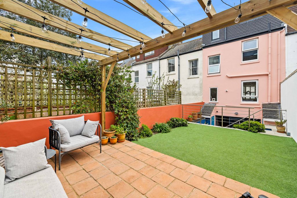 Property photo 2 of 16