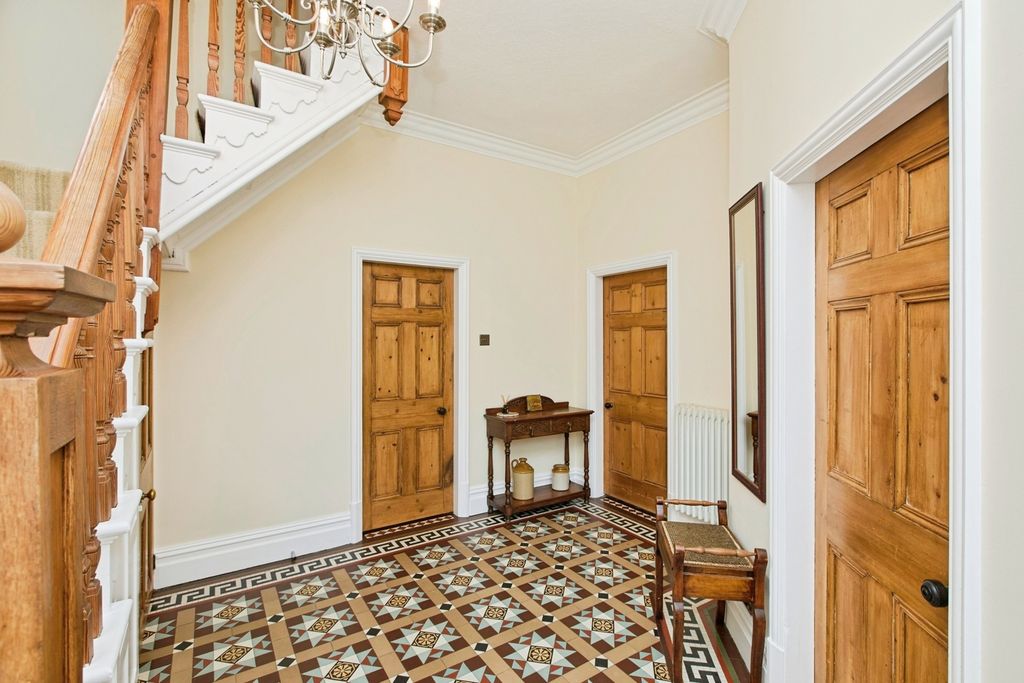 Property photo 3 of 25 Pbox-Img.Jpg