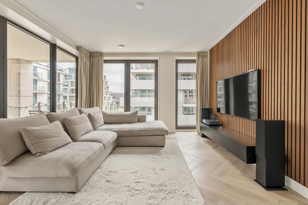 Property photo 2 of 40