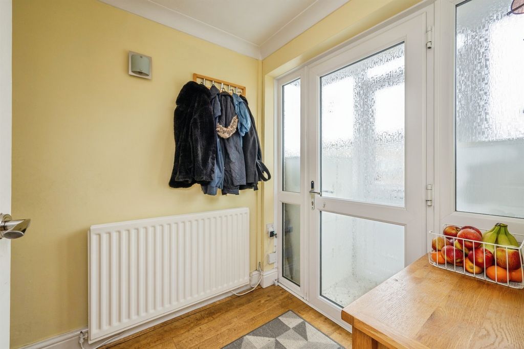 Property photo 2 of 16 Entrance Hallway