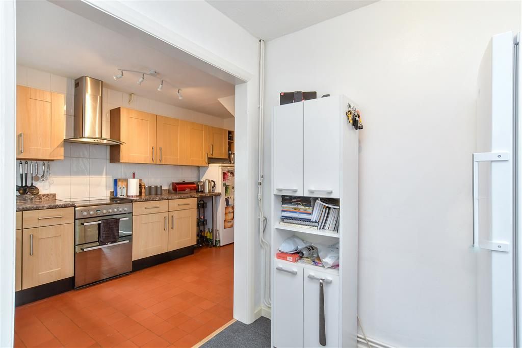 Property photo 3 of 11 Kitchen