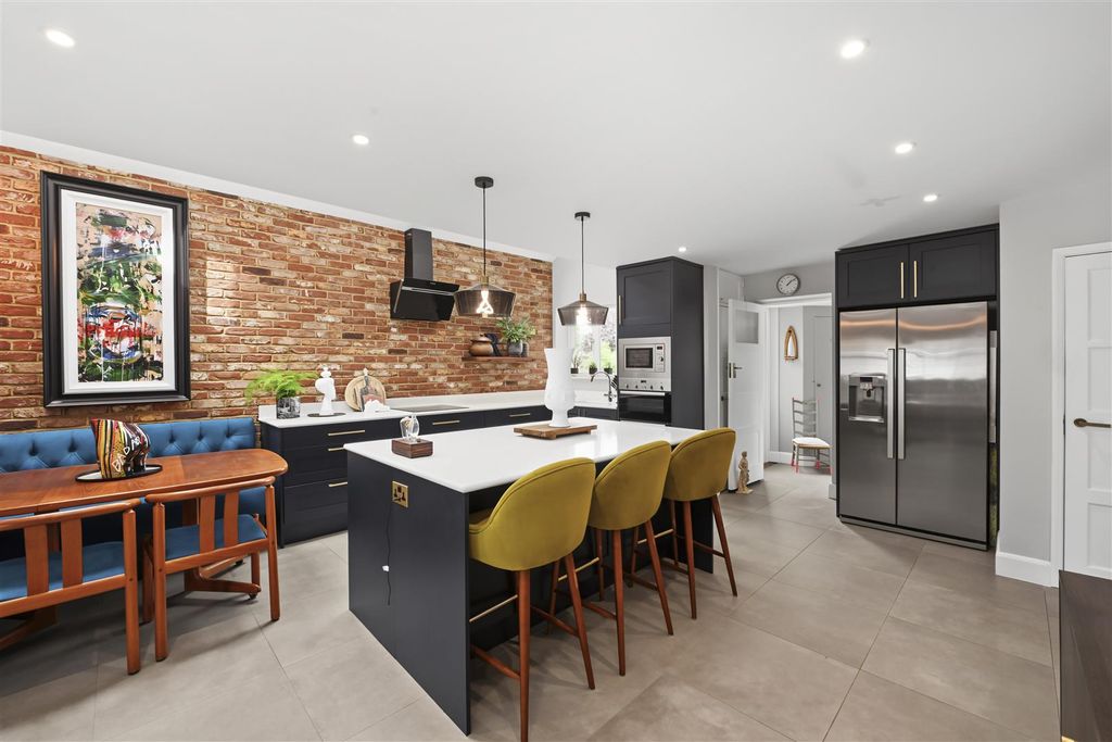 Property photo 2 of 15 1-Lyndhurst-09.Jpg