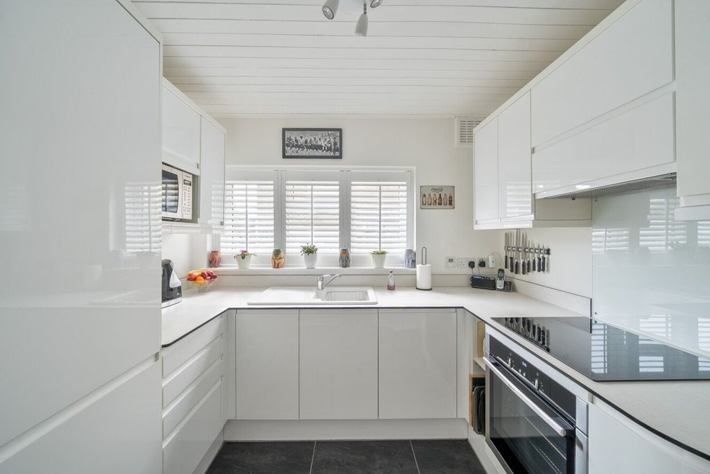 Property photo 2 of 26 Picture No. 15