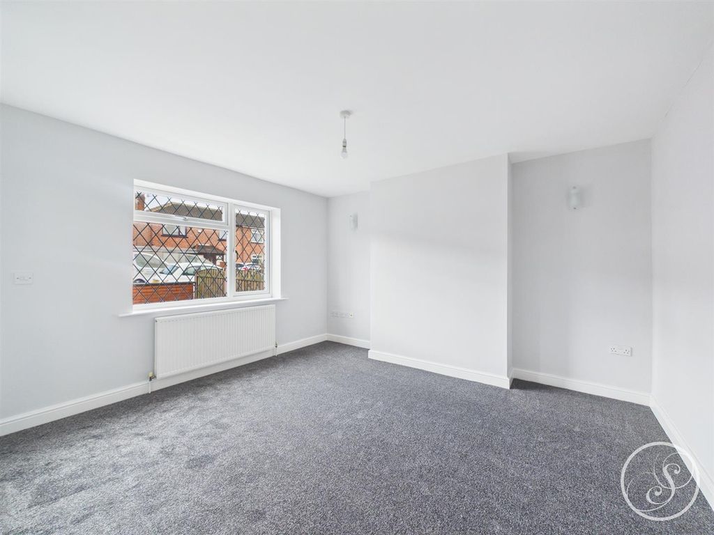 Property photo 2 of 18 Lounge