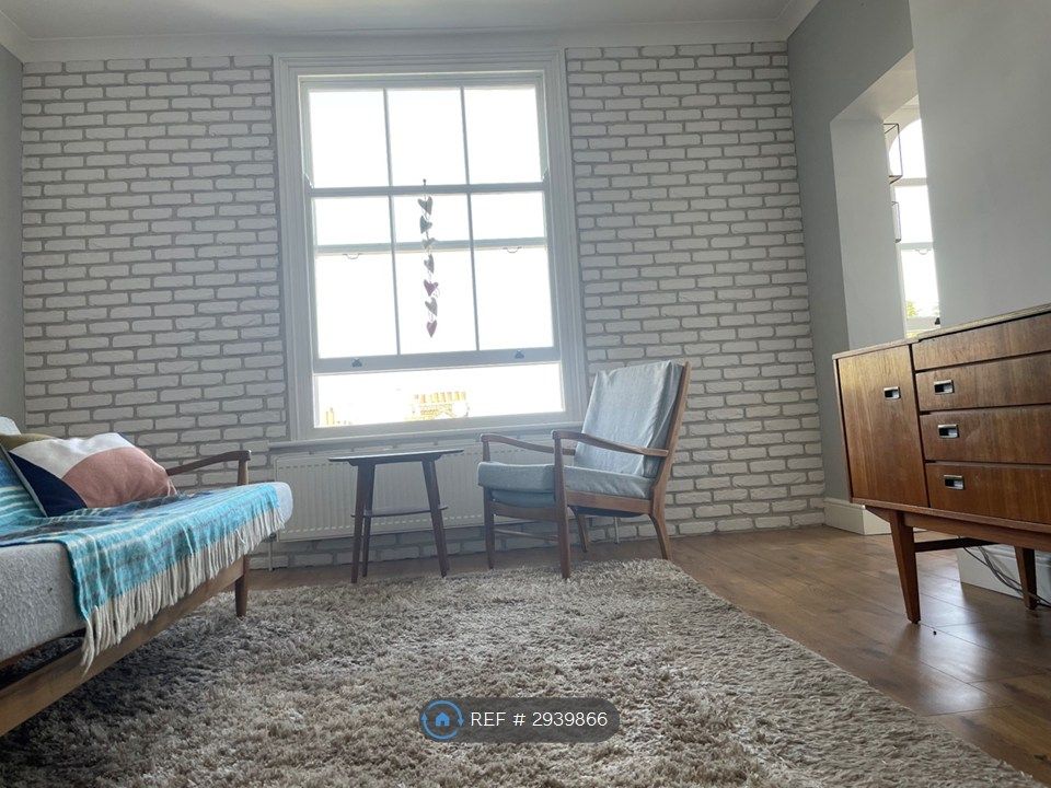 Property photo 1 of 8 Living Room