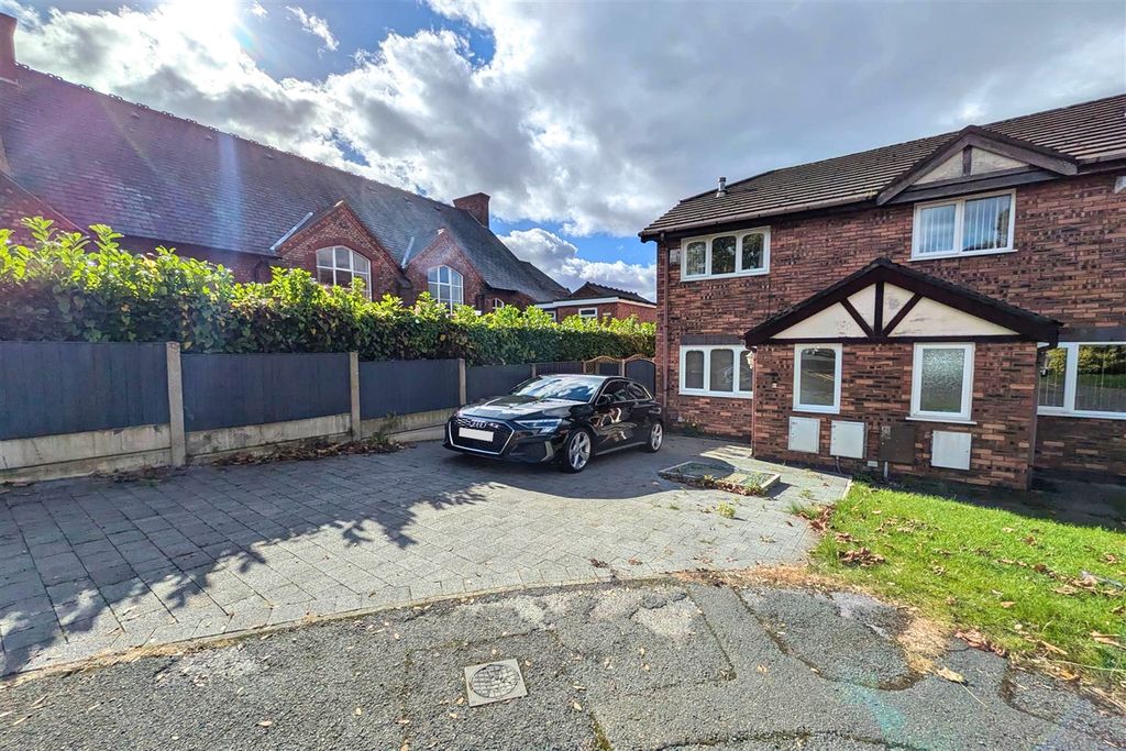 Property photo 1 of 8 External