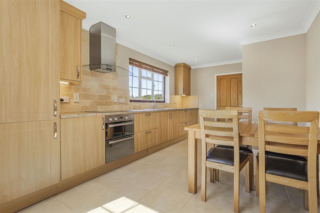 Property photo 3 of 16 10_79738.Jpg