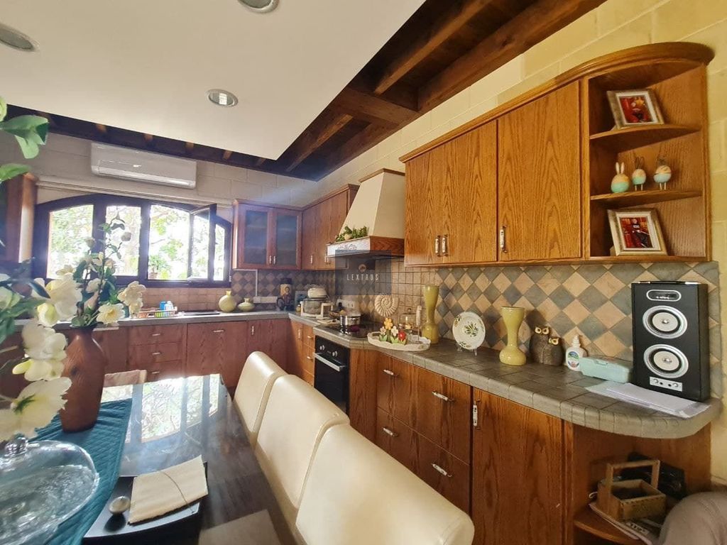 Property photo 3 of 36